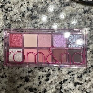 Rom&nd berry fuschia garden palette